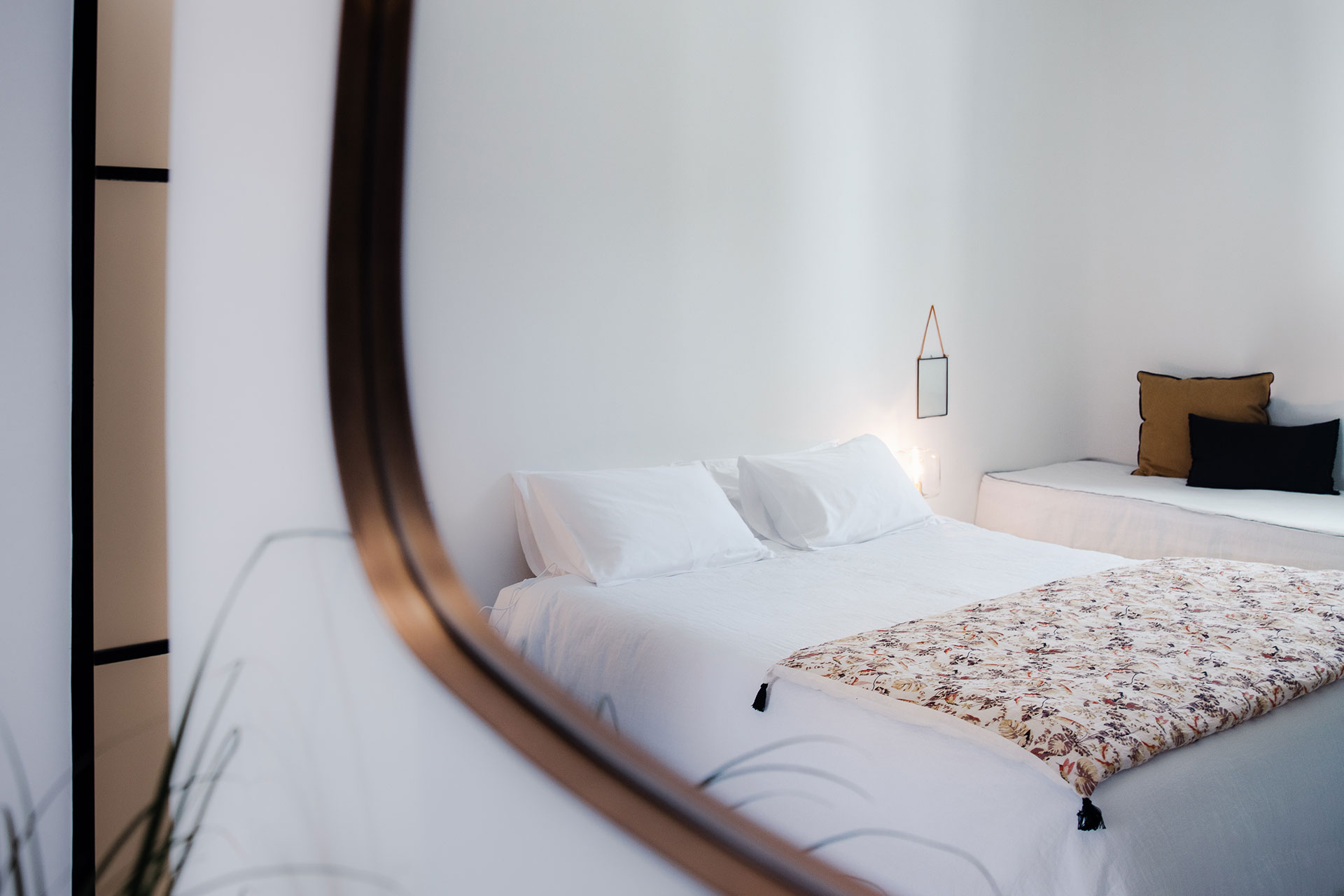 Koukoumi Vegan Hotel master suite bed