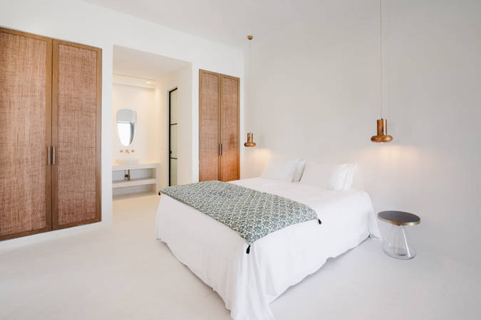 Koukoumi Vegan Hotel koukoumi suite double bed and interior